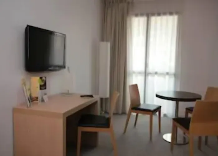 Esatitude Hotel