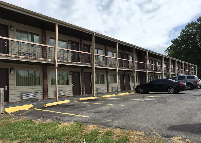 Redwood Inn
