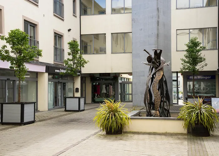 The Courtyard Apartments