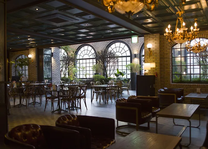 9 Brick Hotel