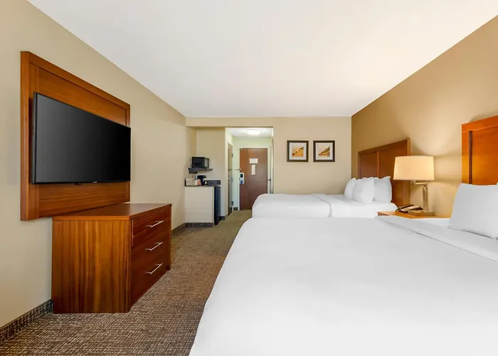 Comfort Inn & Suites Porter Near Indiana Dunes