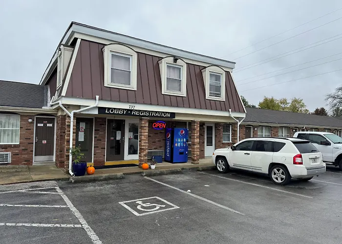 Country Club Inn & Suites