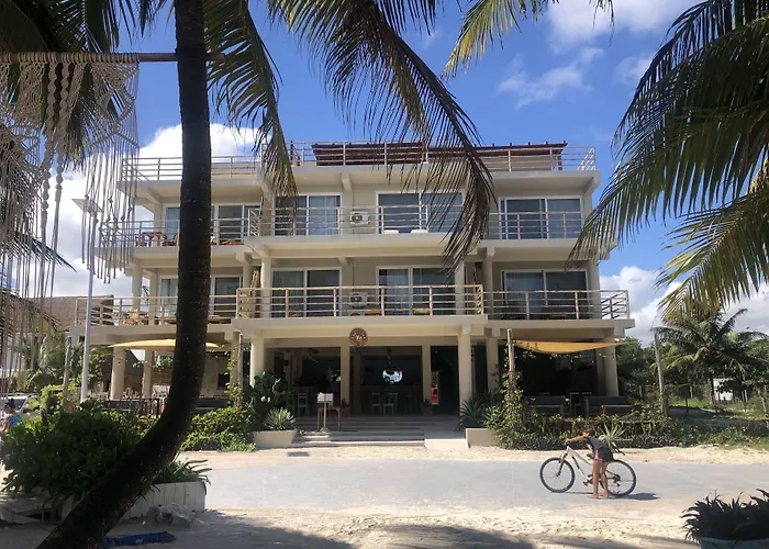 Noah Beach Hotel & Suites