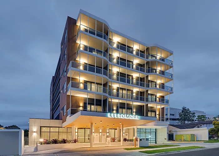Littomore Suites Kingswood