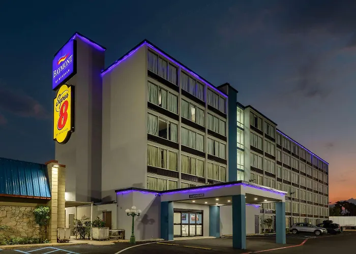 Baymont By Wyndham Laredo