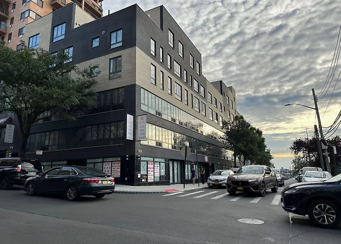 Regal Inn & Suites New York Laguardia Hotel