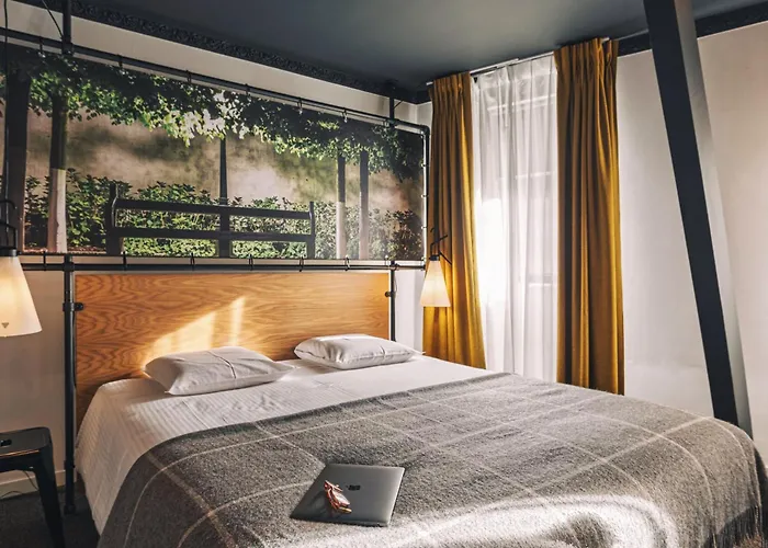 Zoom Hotel
