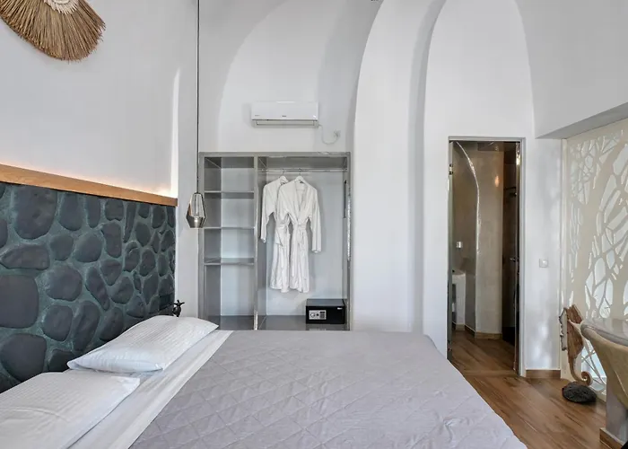 Oia Suites