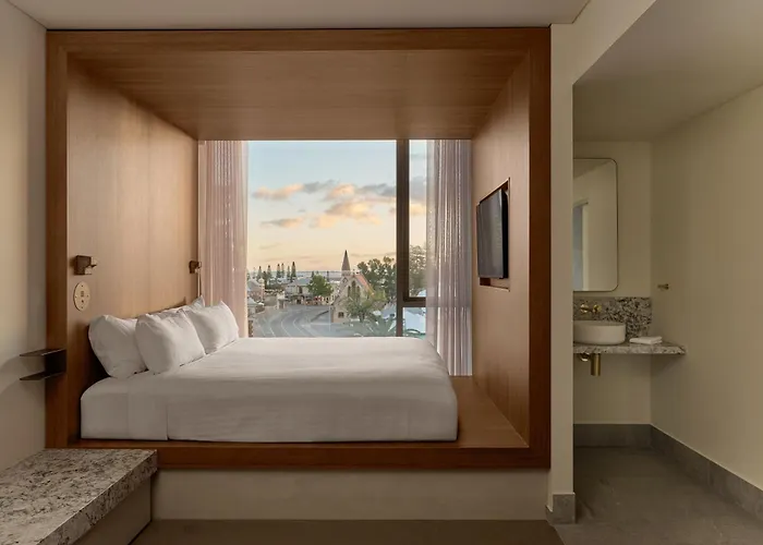 Garde And Warders Hotel
