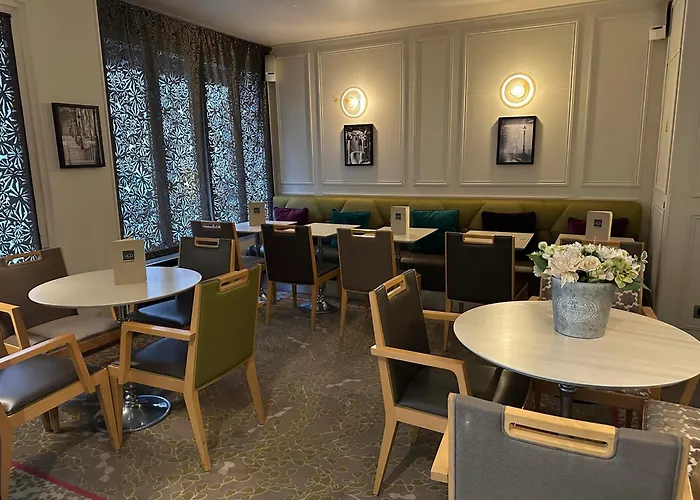 Hotel Dauphin Puteaux