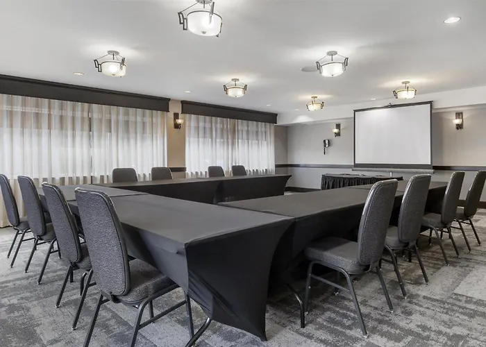 Best Western Plus Chocolate Lake Hotel - Halifax