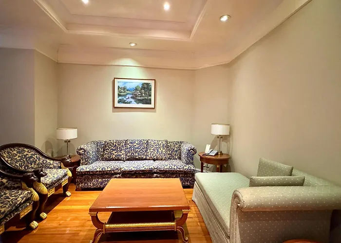 Royal Benja Hotel - Big Rooms, Family Friendly