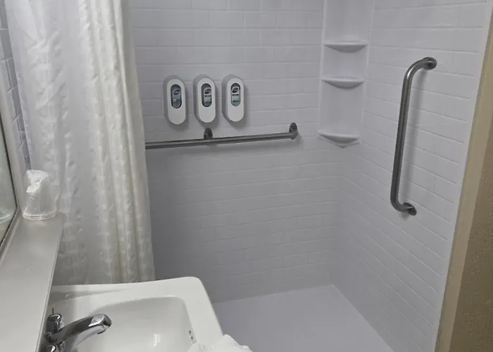Barkers Island Inn Resort & Conference Center Superior