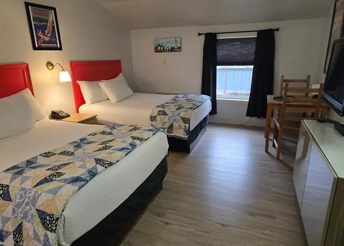 Seawinds Motel & Cottages