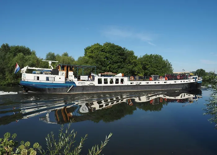Botel Sailing Home