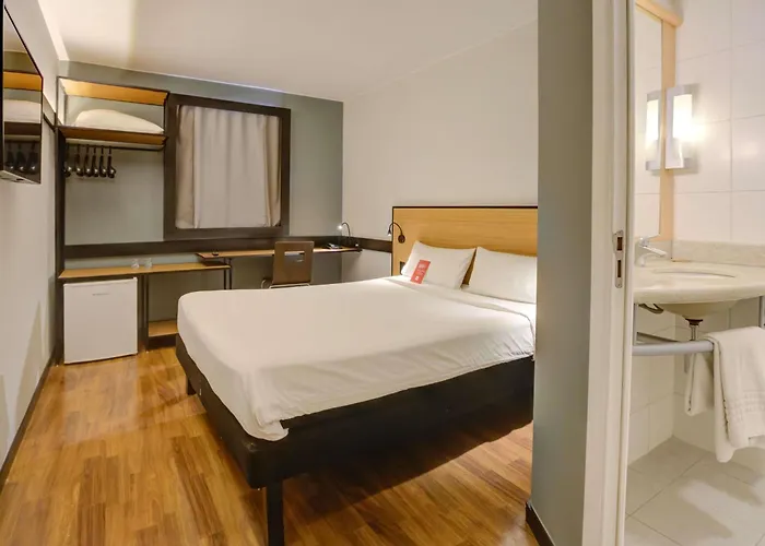 ibis Praia de Camburi