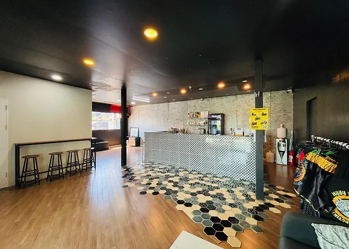 1715 House - White Rhino