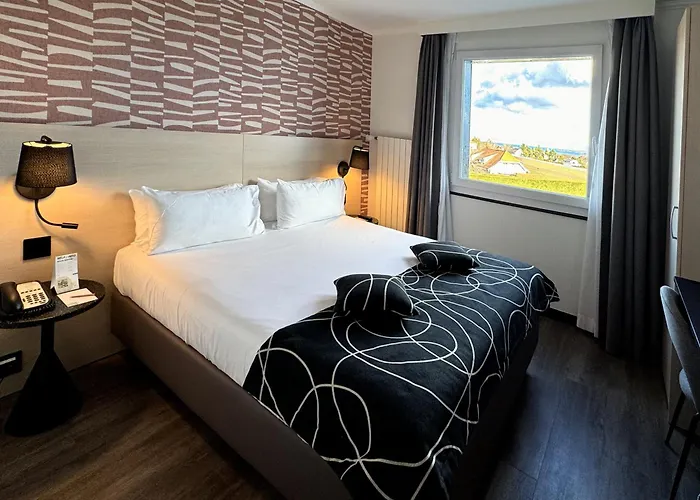 Everness Hotel & Resort
