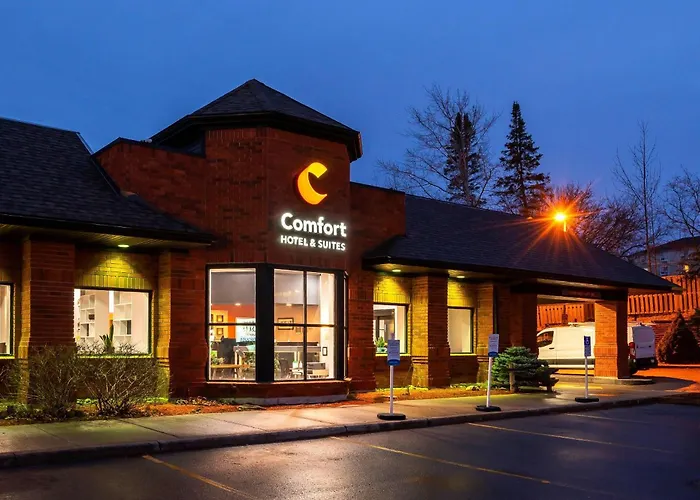 Comfort Hotel & Suites