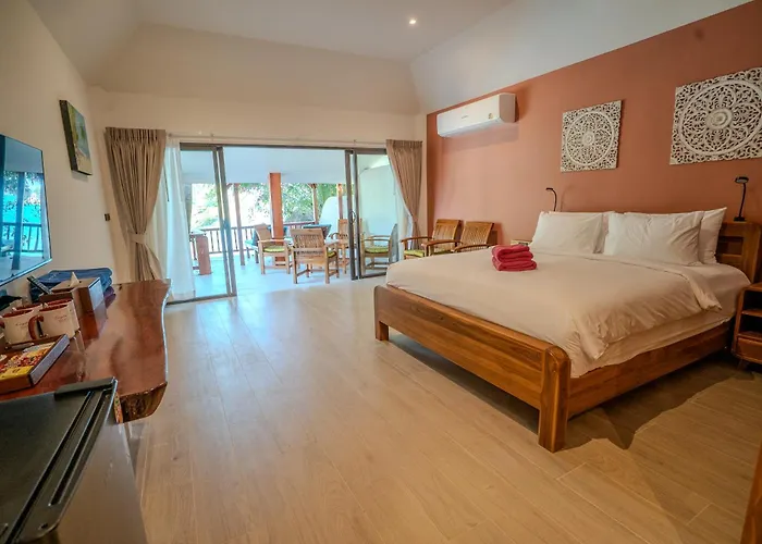 Crystal Bay Yacht Club Beach Resort Lamai Beach 