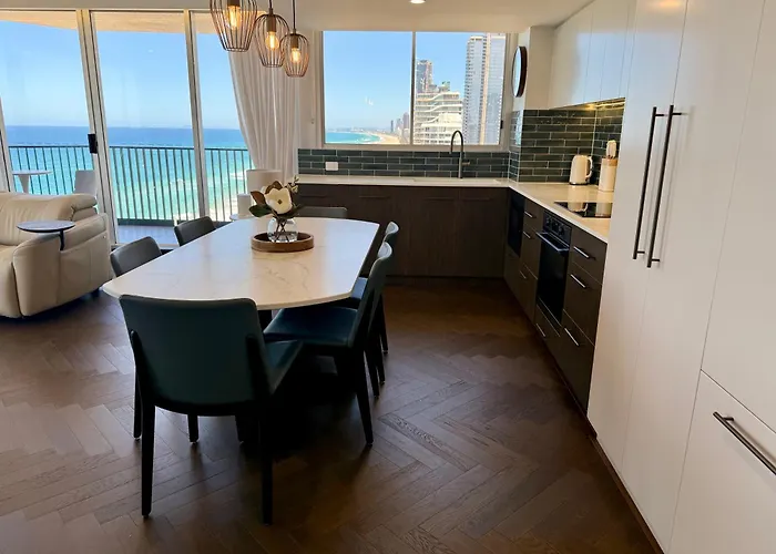 Golden Sands On The Beach - Absolute Beachfront Apartments