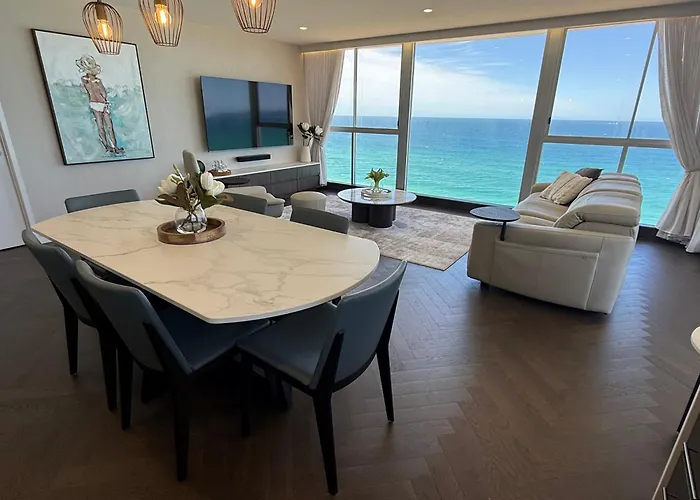 Golden Sands On The Beach - Absolute Beachfront Apartments Main Beach