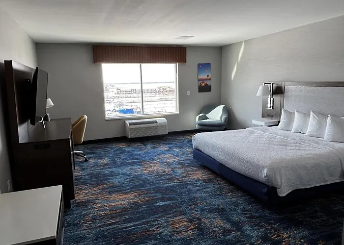 Hampton Inn & Suites Erie Bayfront