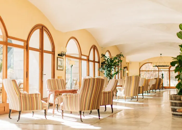 Les Pyrenees - Le Grand Hotel & Le Chateau Moltig les Bains