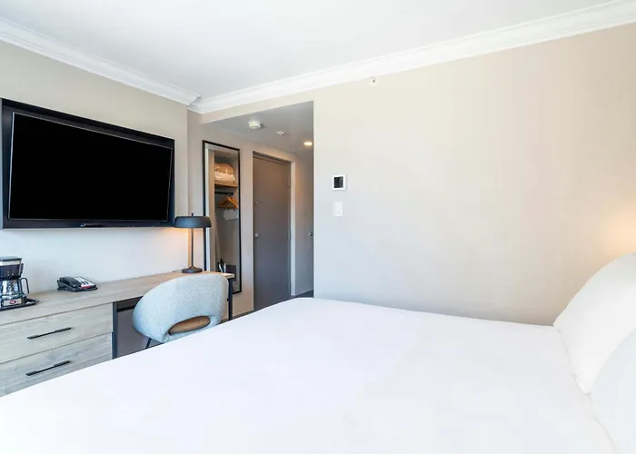 Sandman Signature Vancouver Downtown Hotel