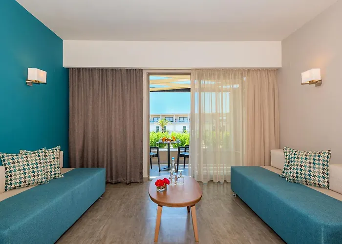 Solimar Aquamarine Resort