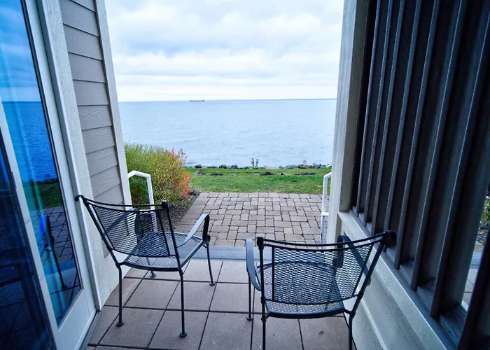 Beacon Pointe On Lake Superior
