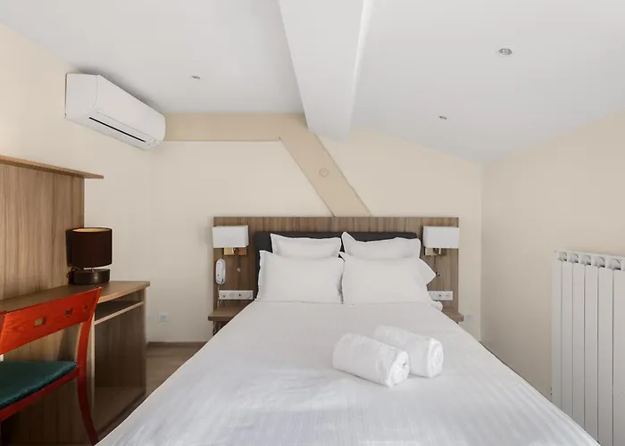Le Phenix Hotel