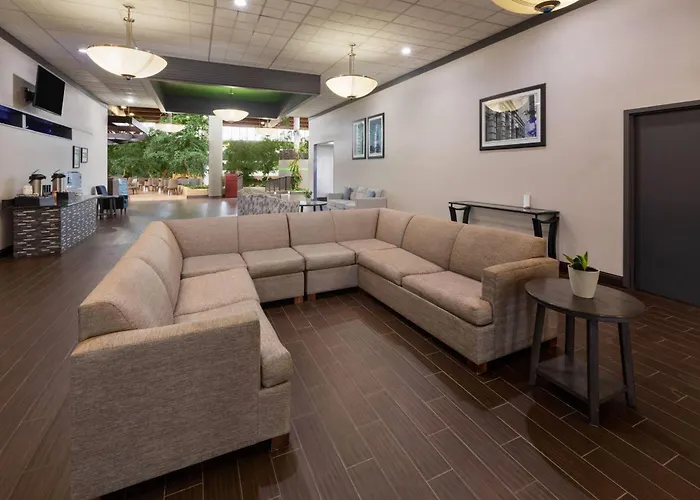 Wyndham Garden Detroit Metro Airport