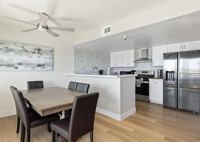 456 Embarcadero & Suites