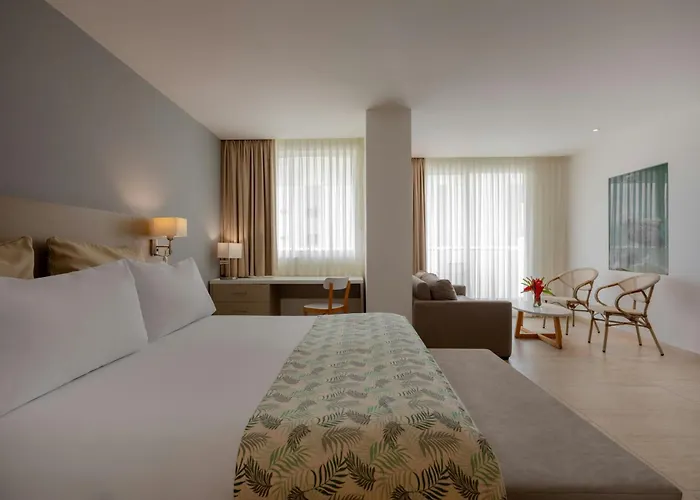Courtyard By Marriott Santa Marta Resort