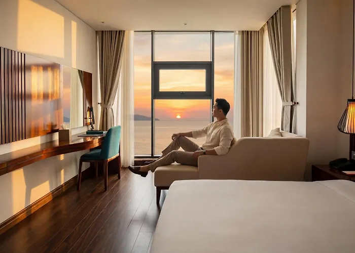 Maximilan Danang Beach Hotel