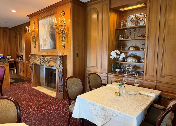 Crown Mansion Boutique Hotel & Villas