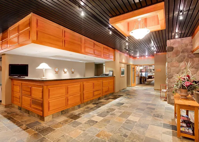 Ramada By Wyndham Pinewood Park Resort North Bay