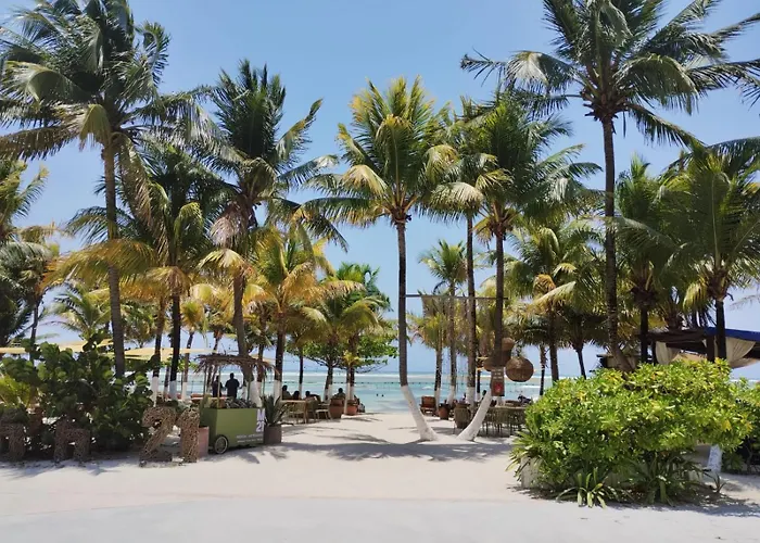 Noah Beach Hotel & Suites