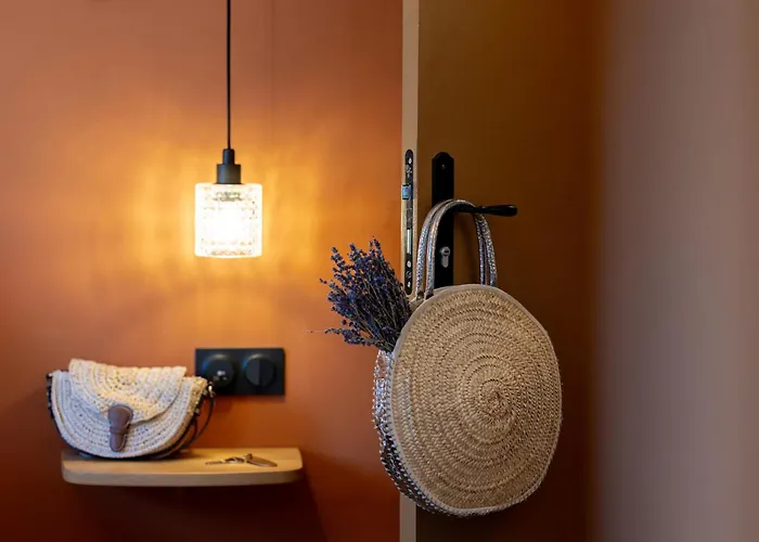 Hotel La Garrigue & Bar Le Perchoir Venasque