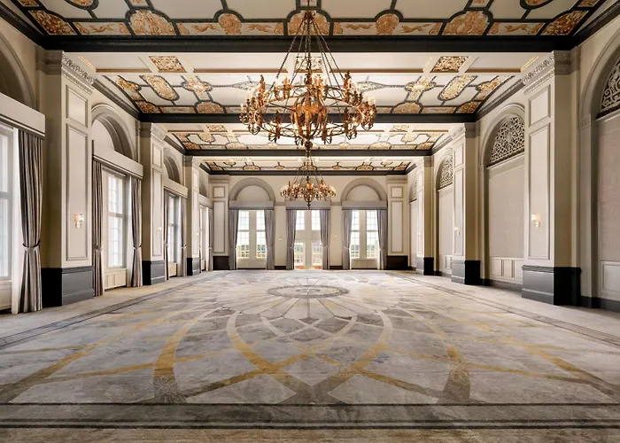 Fairmont Hotel Macdonald