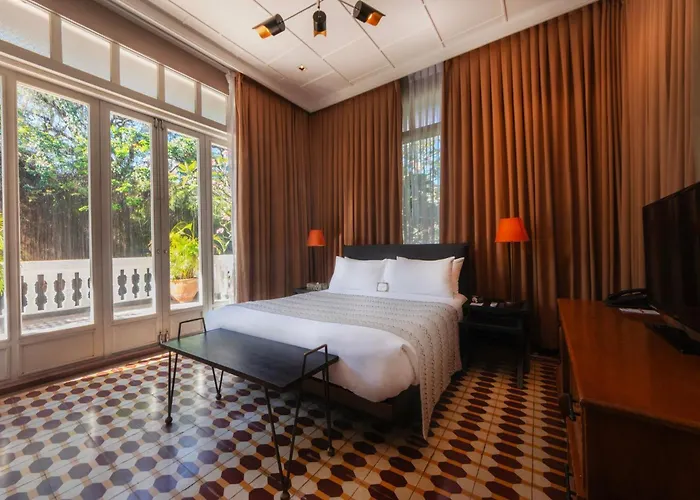 The Henry Hotel Manila