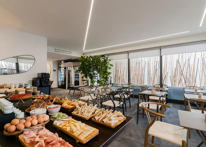 Glass House - Smart Rooms & Parking