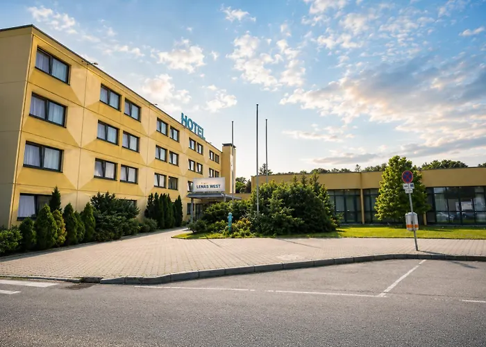 Lenas West Hotel