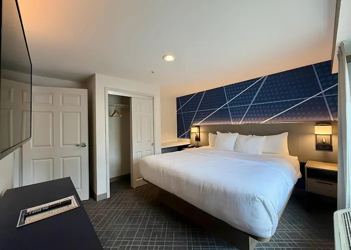 Comfort Inn & Suites Sturbridge-Brimfield