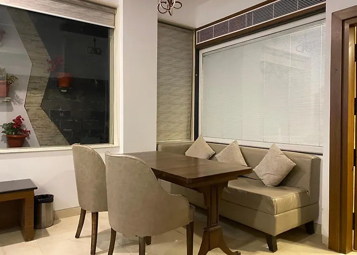 Hotel Hari Piorko - New Delhi Railway Station