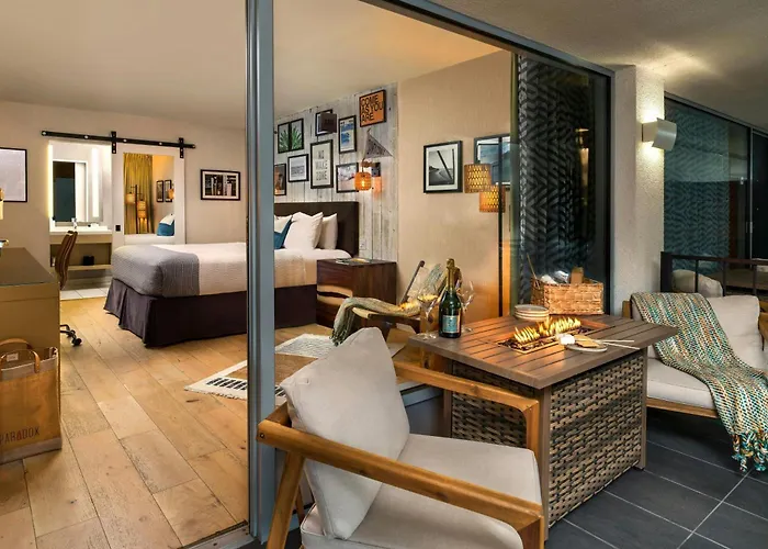 Hotel Paradox, Autograph Collection