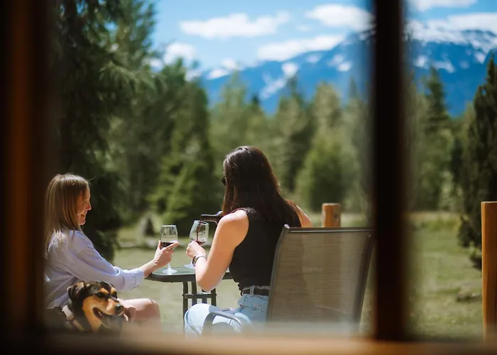 Glacier House Hotel & Resort