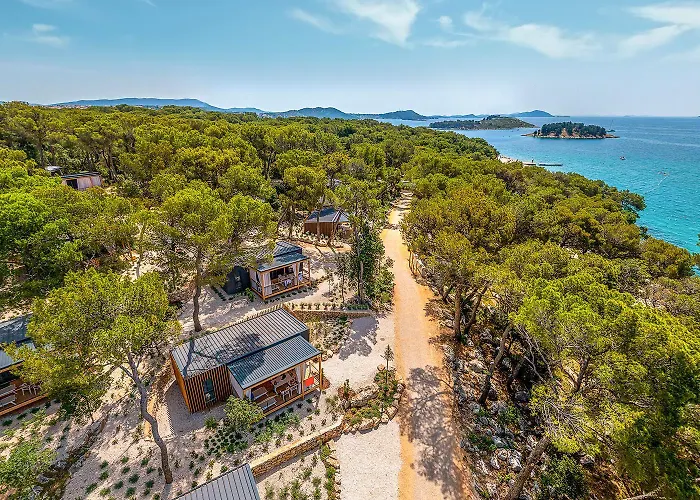 Pine Beach Pakostane Glamping Homes