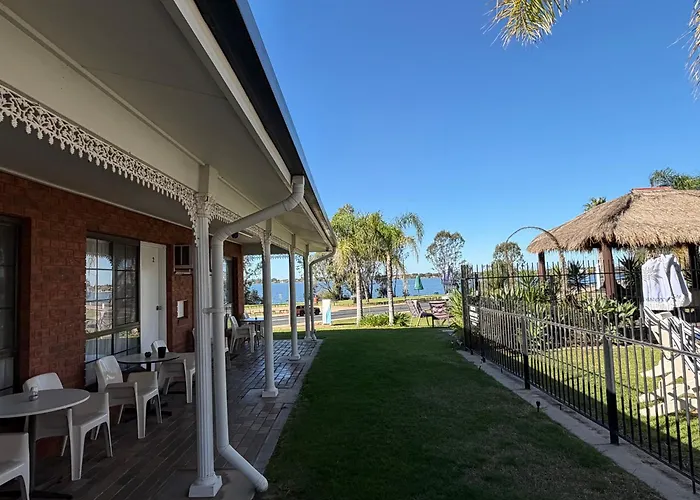 Capricorn Motor Inn